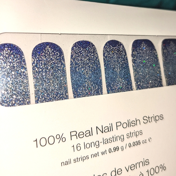 Last chance! COLOR STREET Ice to Meet You RETIRED Snowflake Glitter Design Nails - Picture 3 of 6
